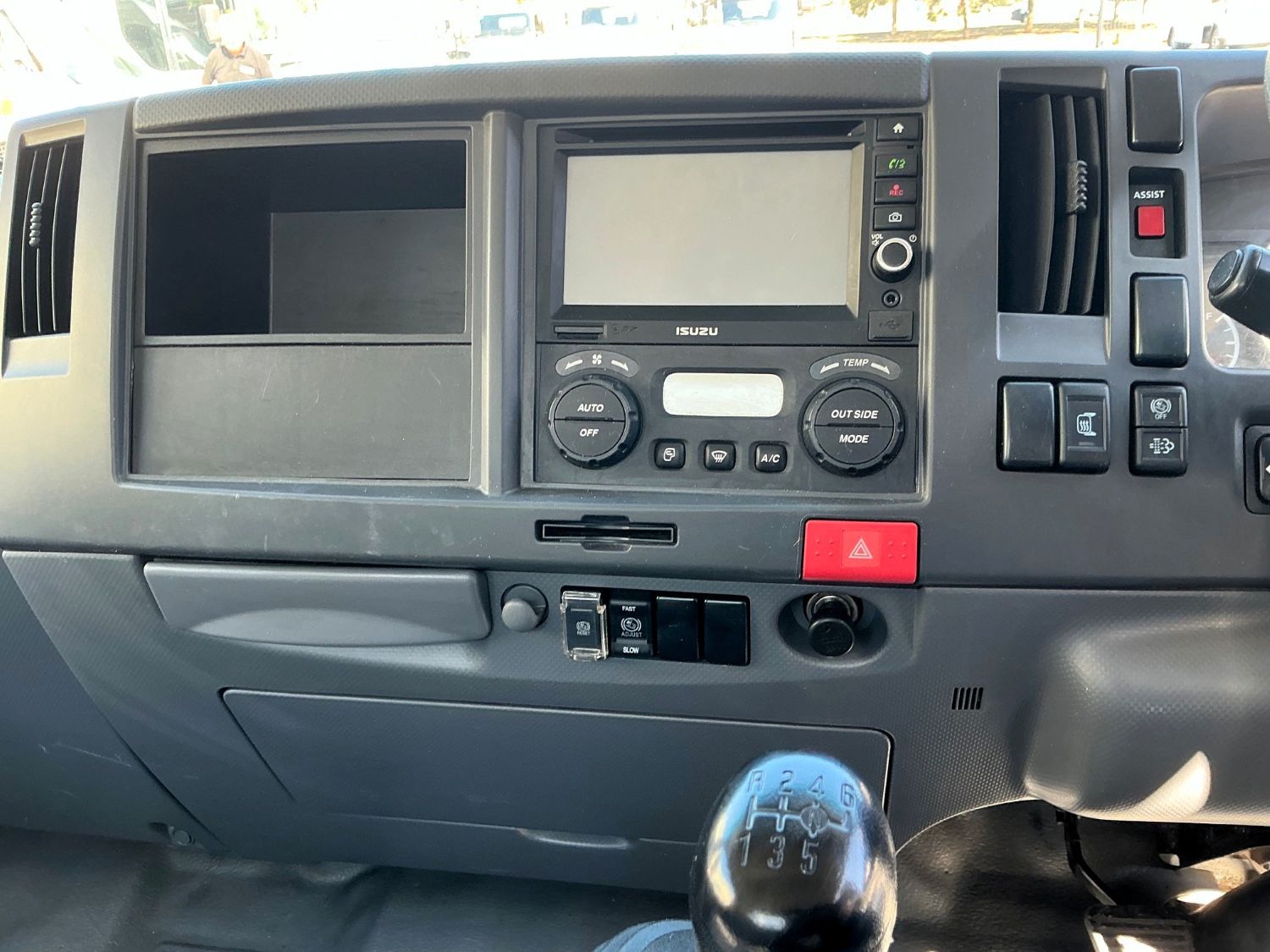 2018 ISUZU NPR65 TRAY image 11