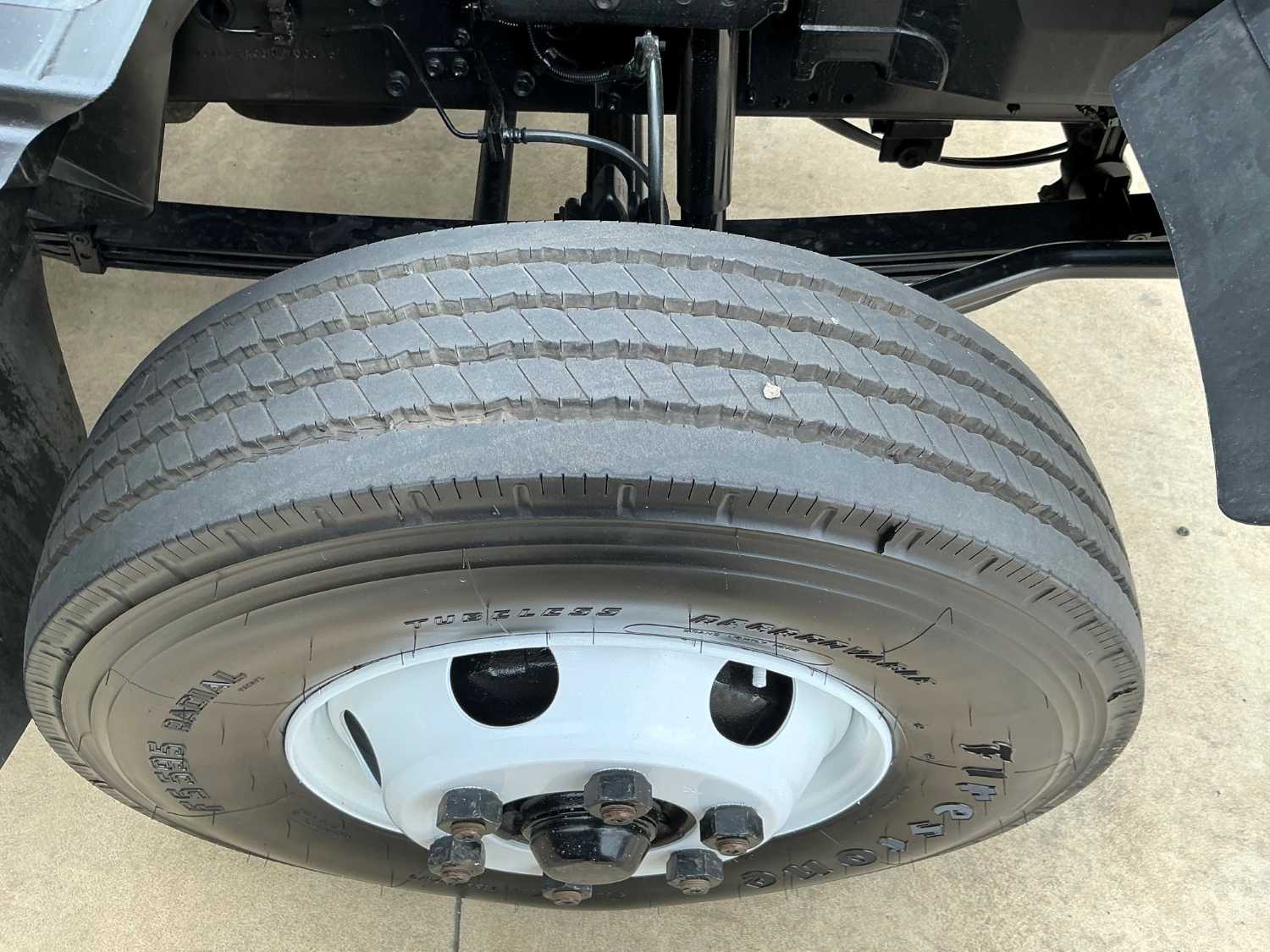 2014 Isuzu FRR500 Service Body/Crane