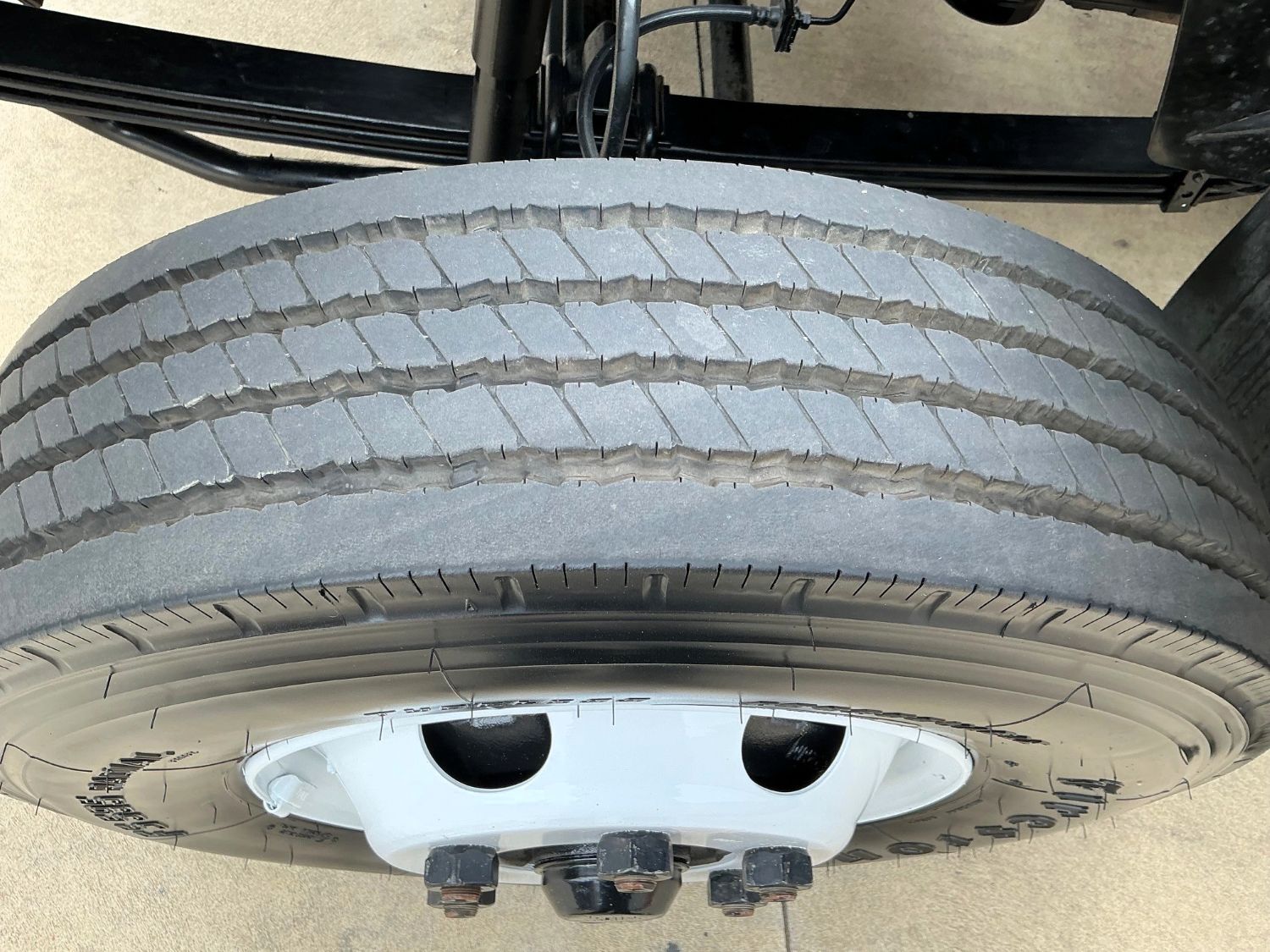 2014 Isuzu FRR500 Service Body/Crane