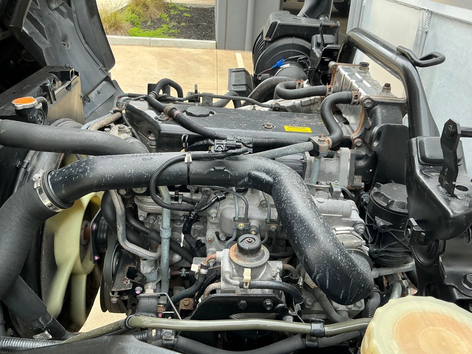 2014 Isuzu FRR500 Service Body/Crane