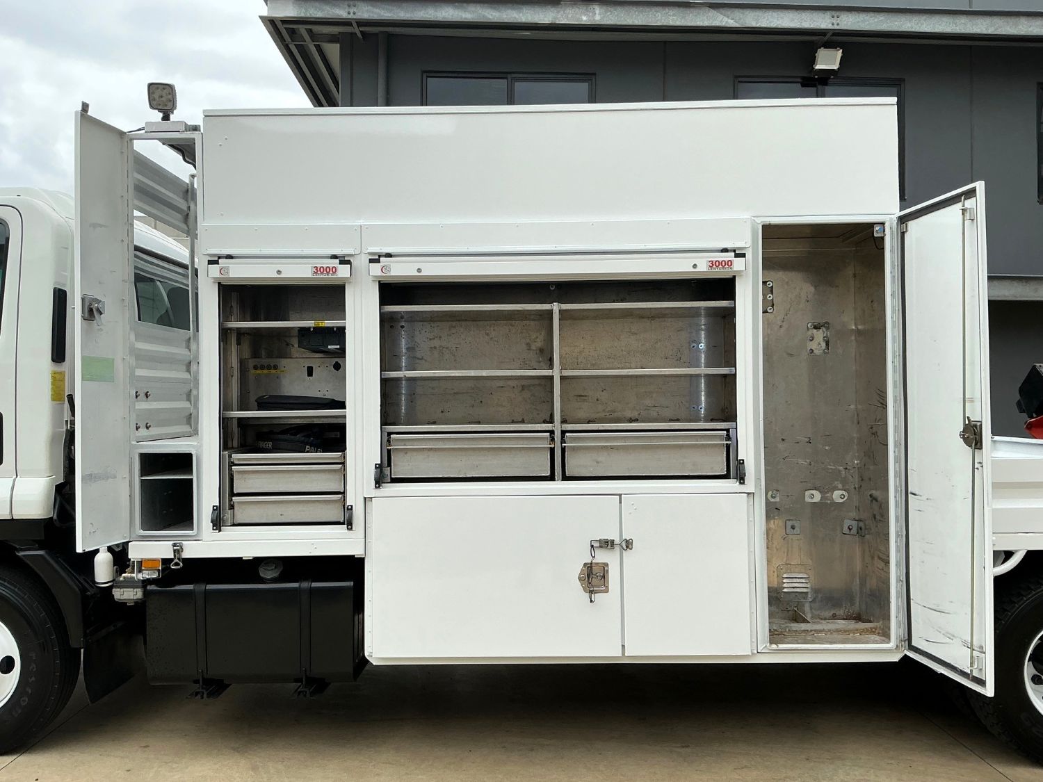 2014 Isuzu FRR500 Service Body/Crane