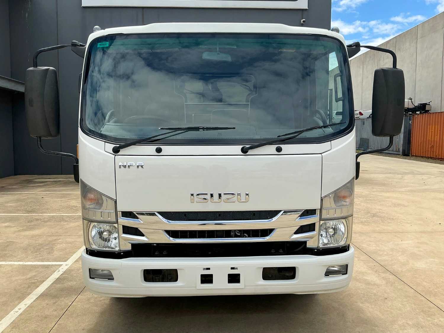 2018 ISUZU NPR65 CAB CHASSIS