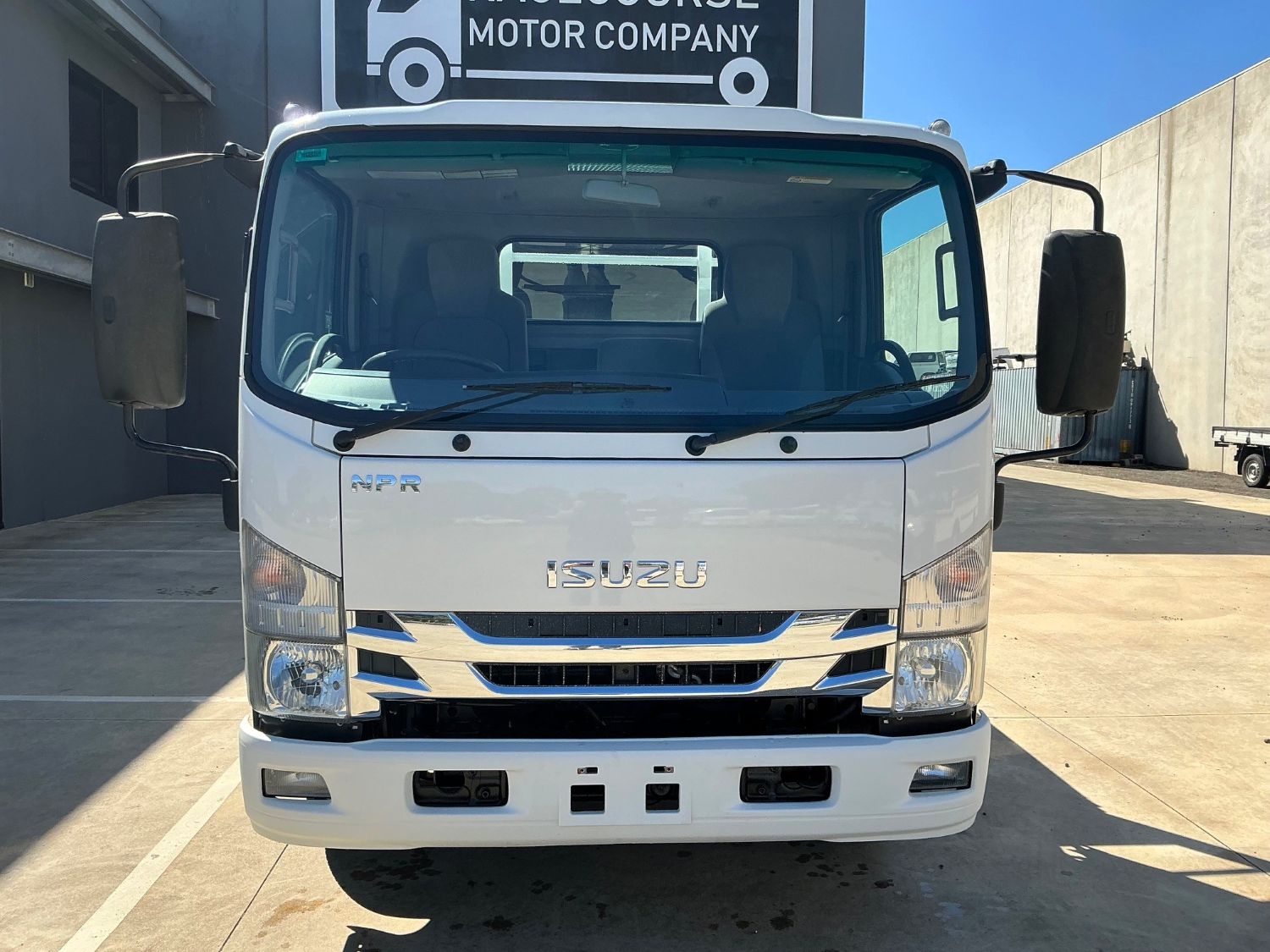 2018 ISUZU NPR65 TRAY image 2