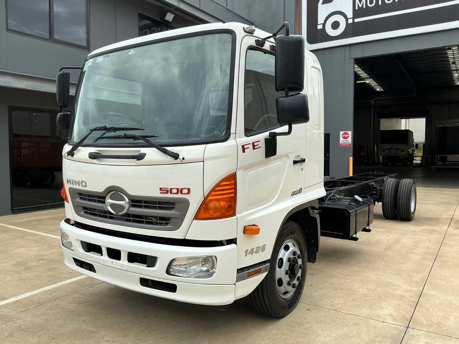 2014 HINO FE CAB CHASSIS