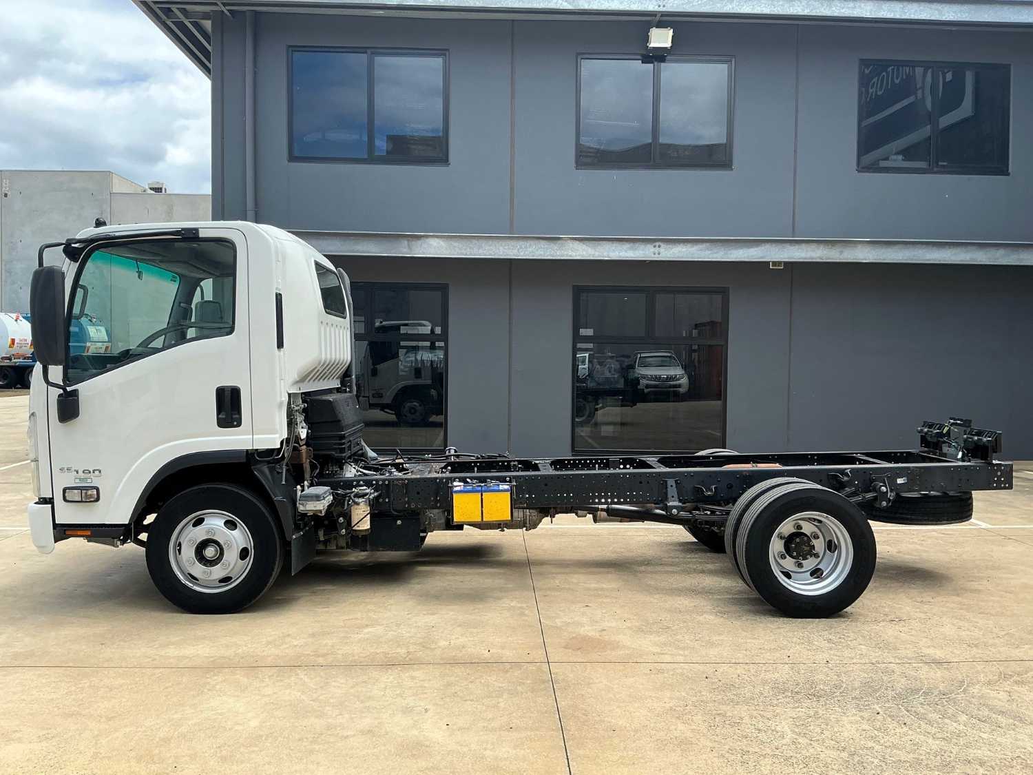 2018 ISUZU NPR65 CAB CHASSIS