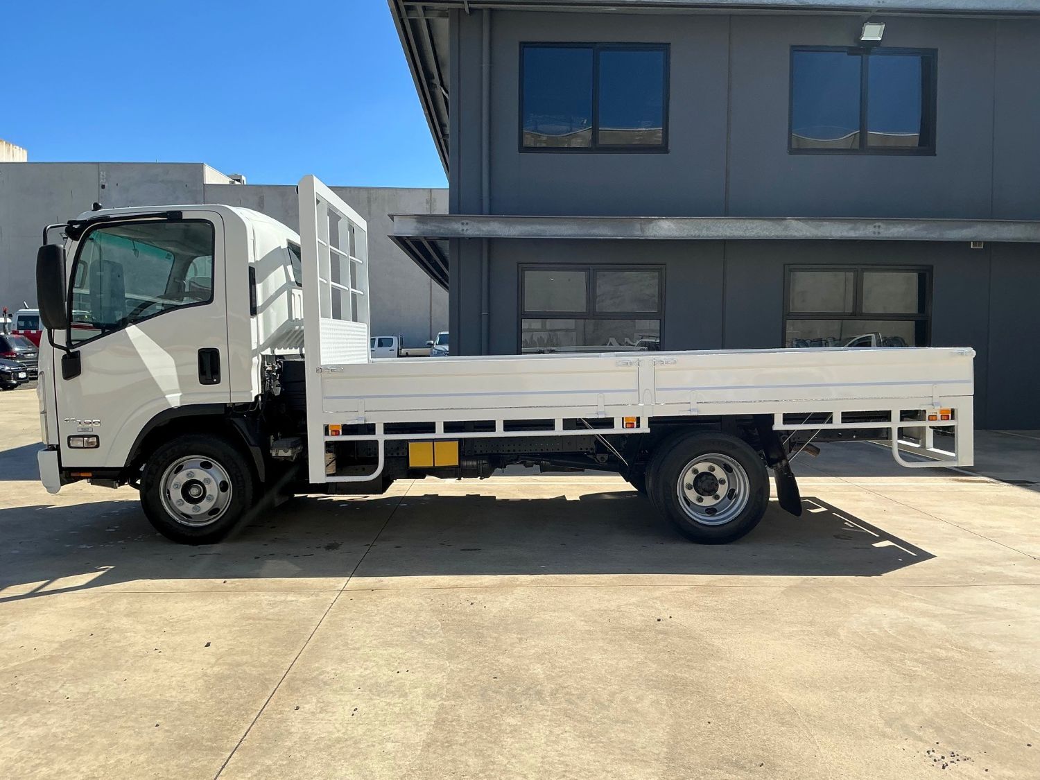 2018 ISUZU NPR65 TRAY image 4
