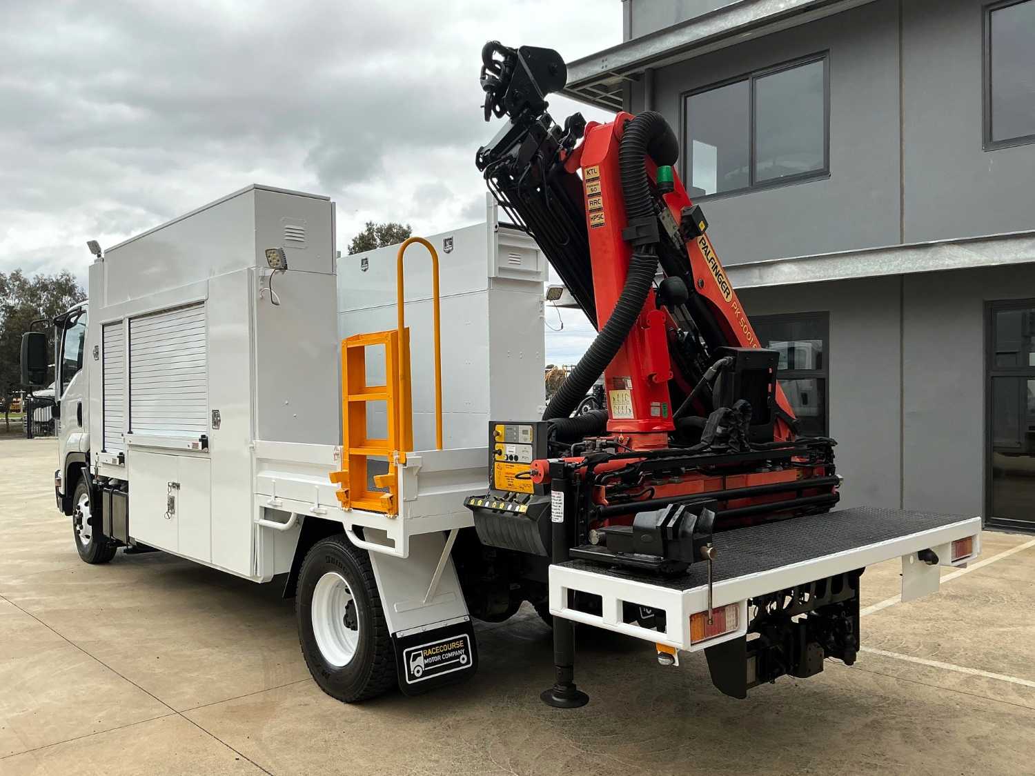 2014 Isuzu FRR500 Service Body/Crane