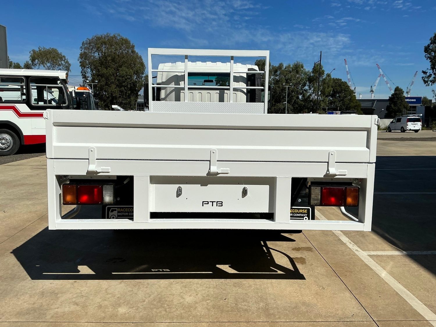 2018 ISUZU NPR65 TRAY image 6