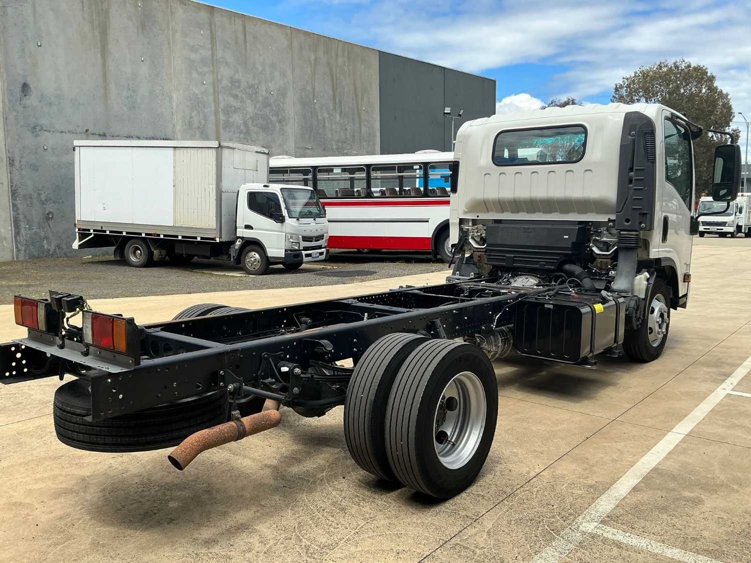 2018 ISUZU NPR65 CAB CHASSIS