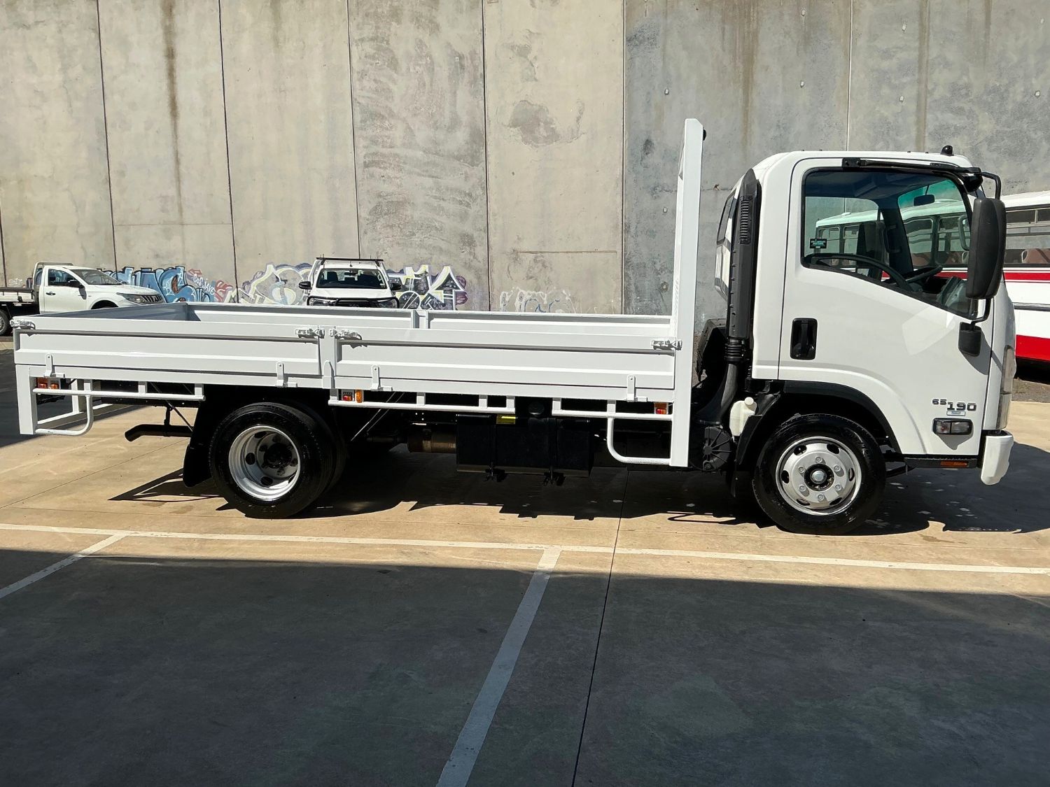 2018 ISUZU NPR65 TRAY image 8