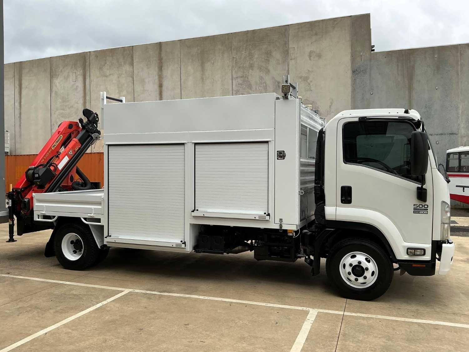 2014 Isuzu FRR500 Service Body/Crane