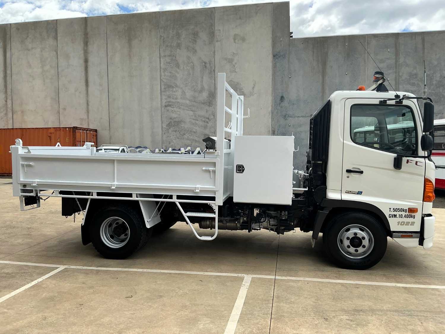 2012 HINO FC TIPPER