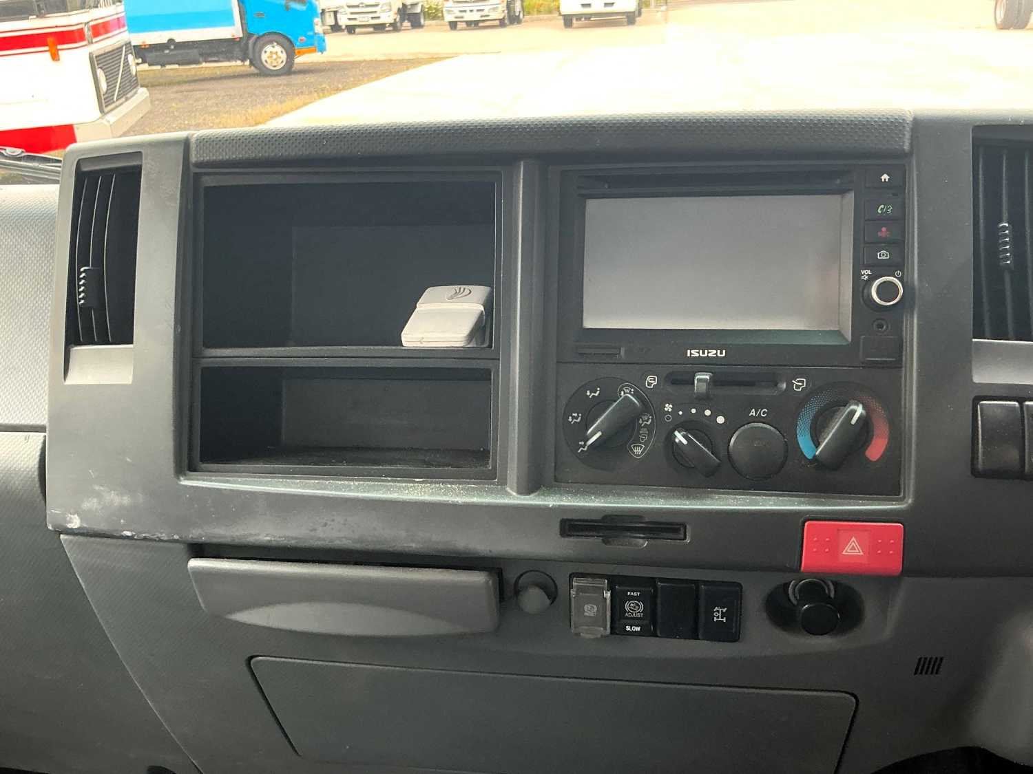 2015 ISUZU NPR300 TIPPER