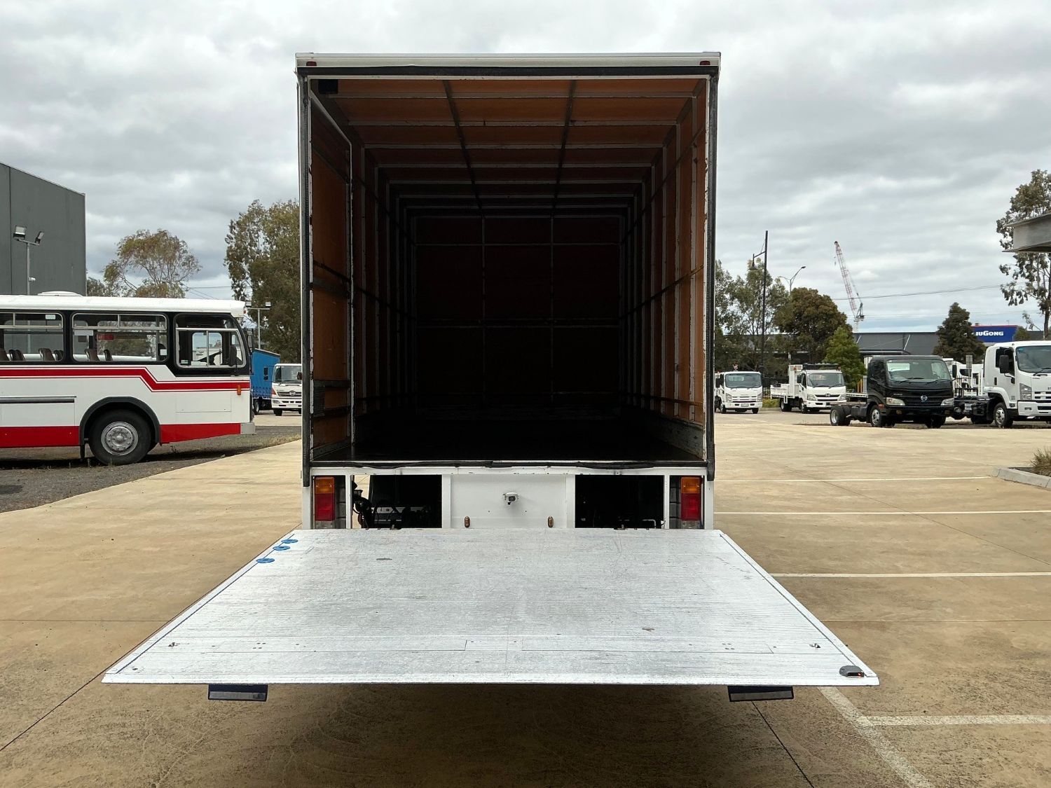 2016 HINO 300 PANTECH