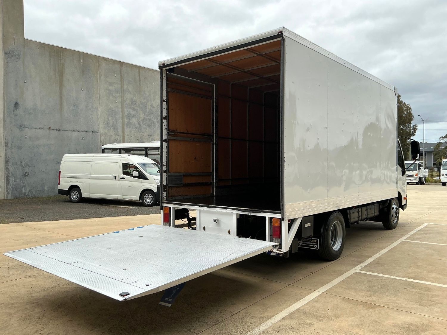 2016 HINO 300 PANTECH