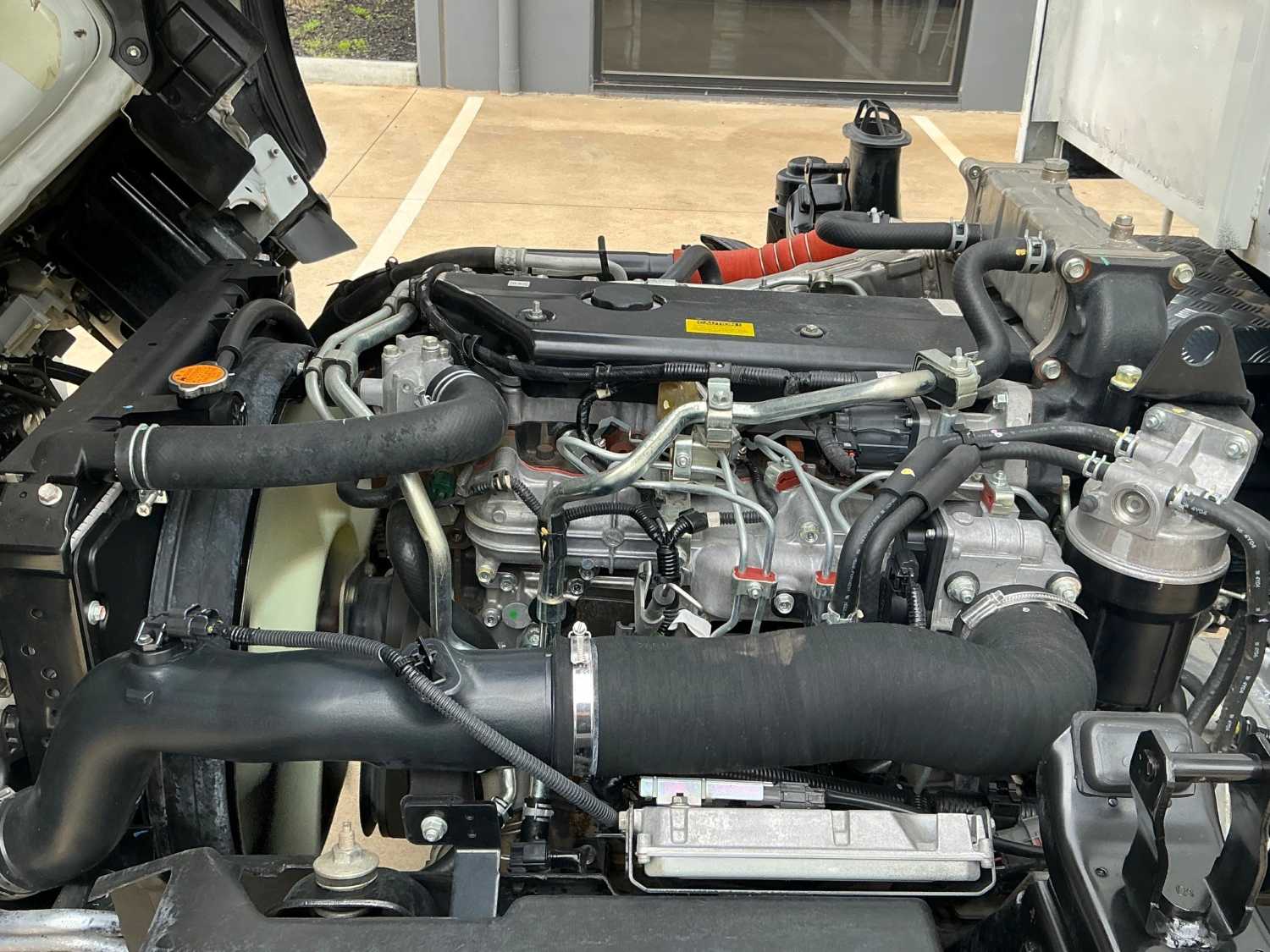 2015 ISUZU NPR300 TIPPER