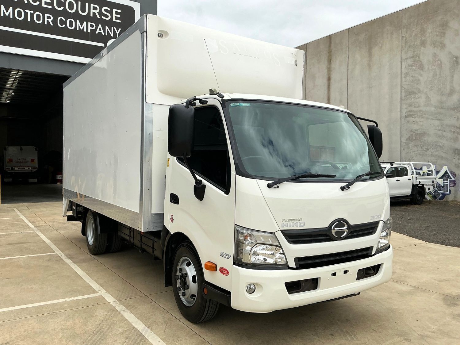 2016 HINO 300 PANTECH