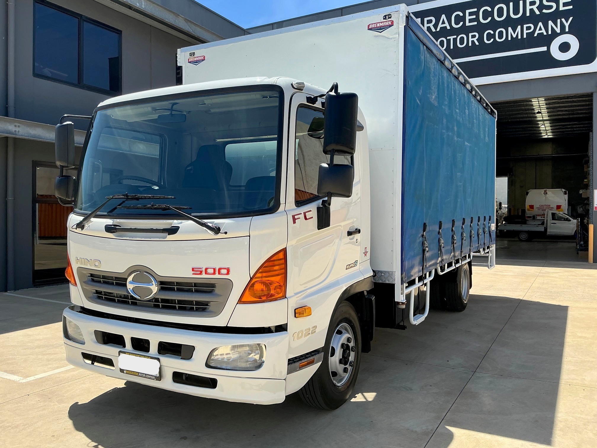 2015 HINO FC 500 CURTAINSIDER