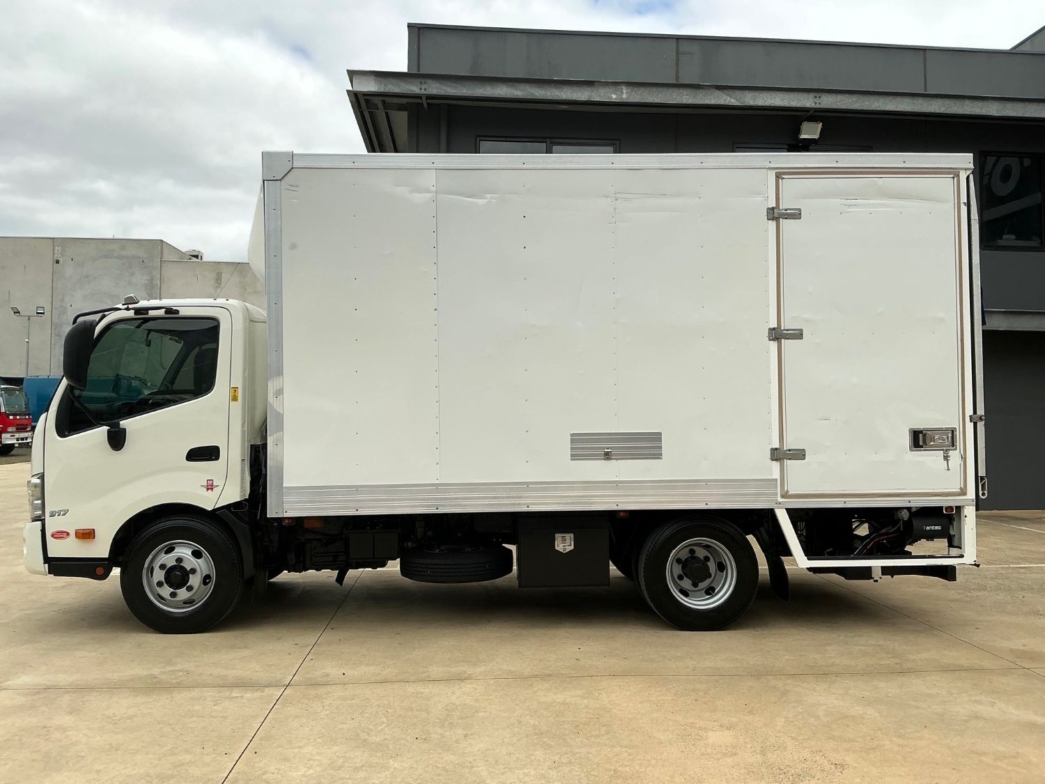 2016 HINO 300 PANTECH