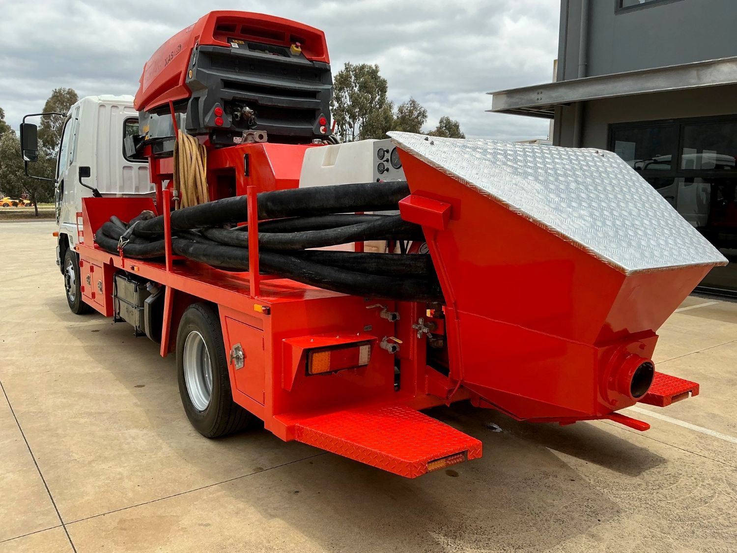 2017 FUSO FIGHTER 1024 CONCRETE PUMP