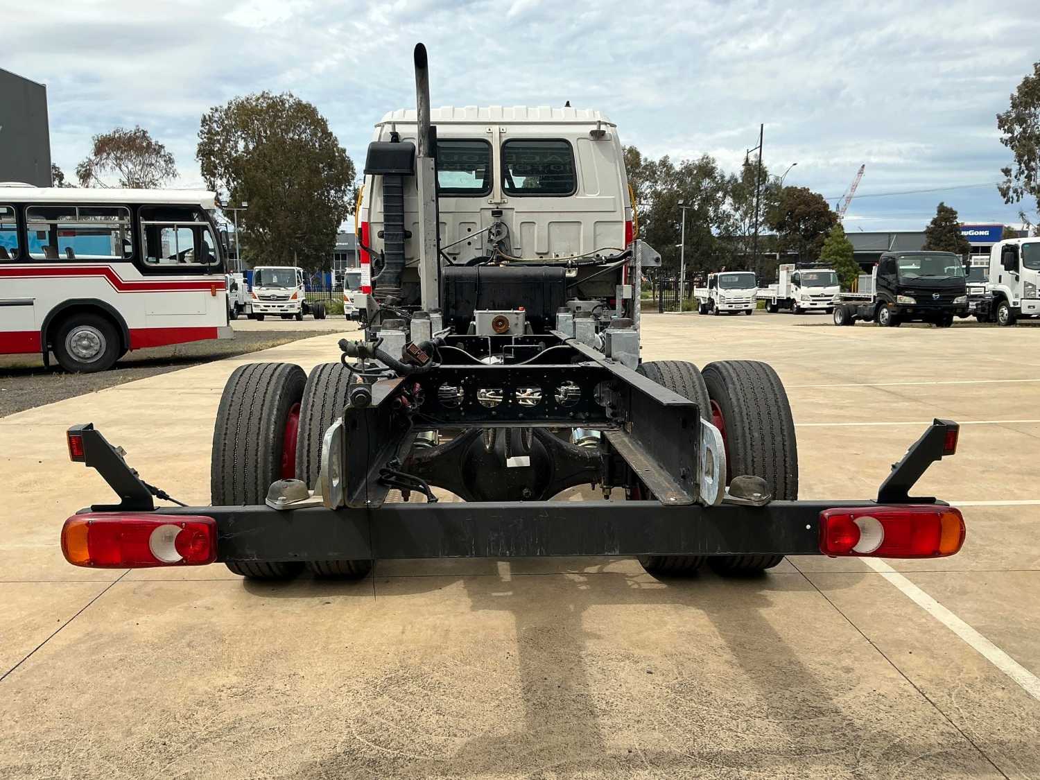2002 ISUZU FTR800 DUAL CAB CAB CHASSIS