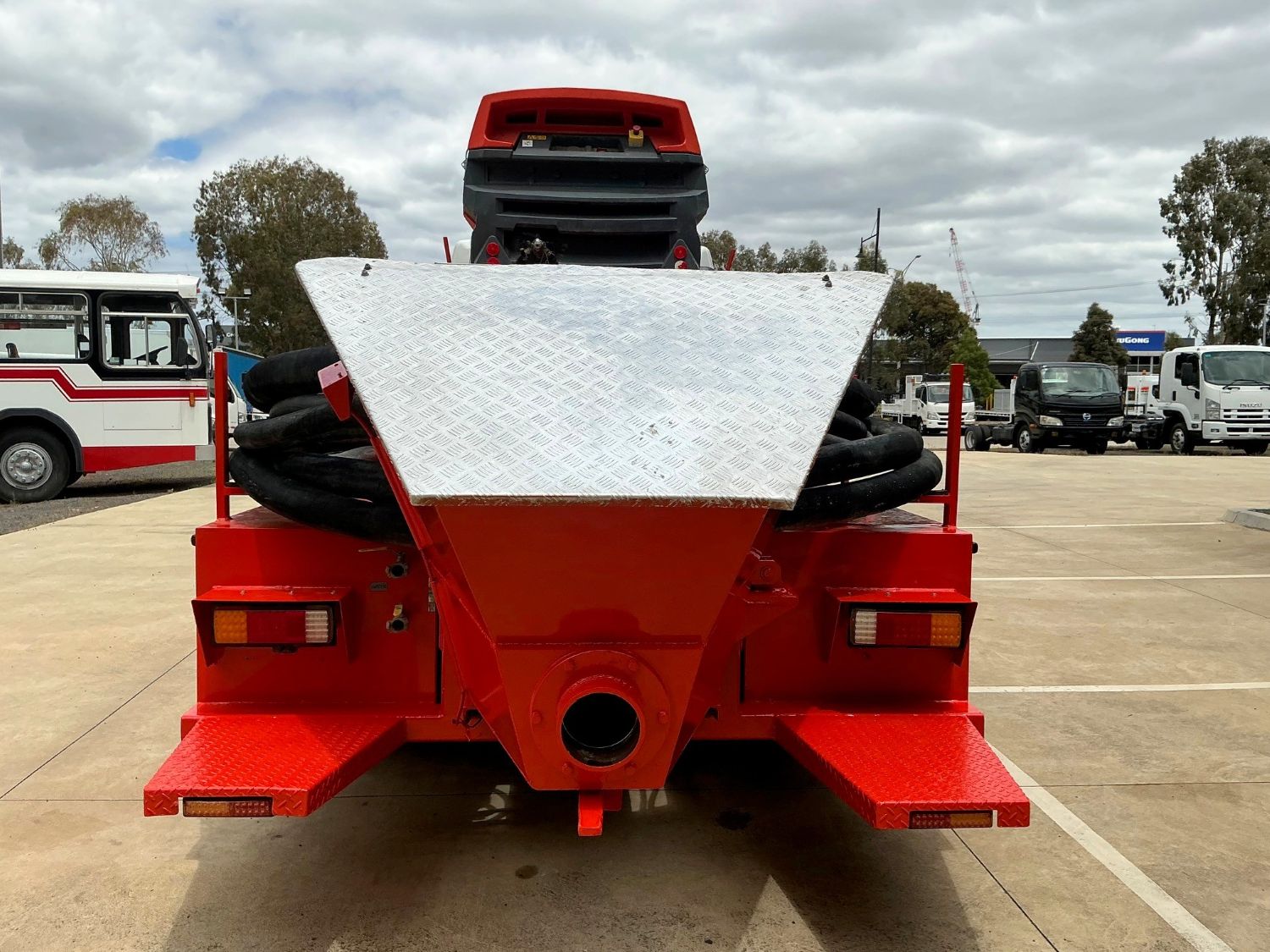 2017 FUSO FIGHTER 1024 CONCRETE PUMP