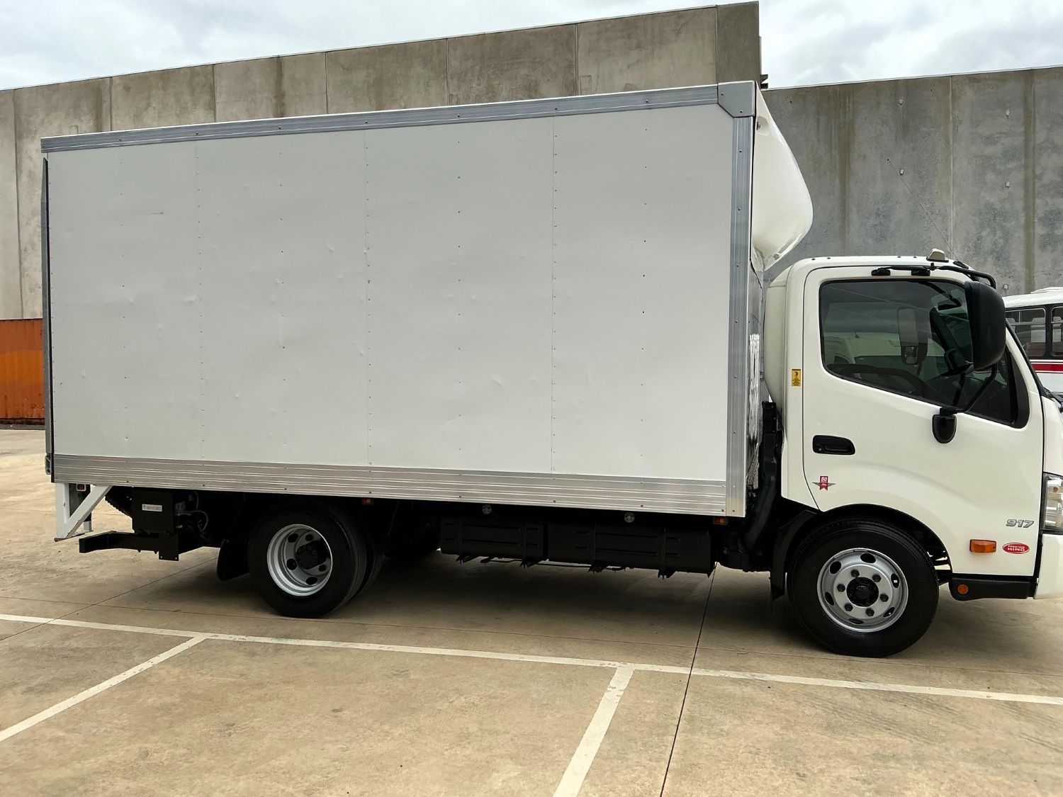 2016 HINO 300 PANTECH