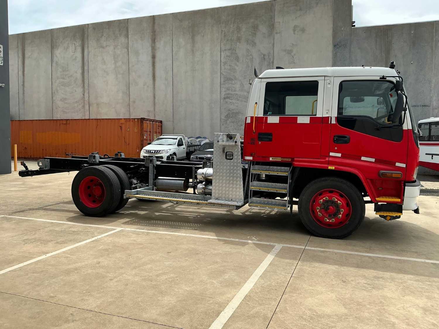 2002 ISUZU FTR800 DUAL CAB CAB CHASSIS