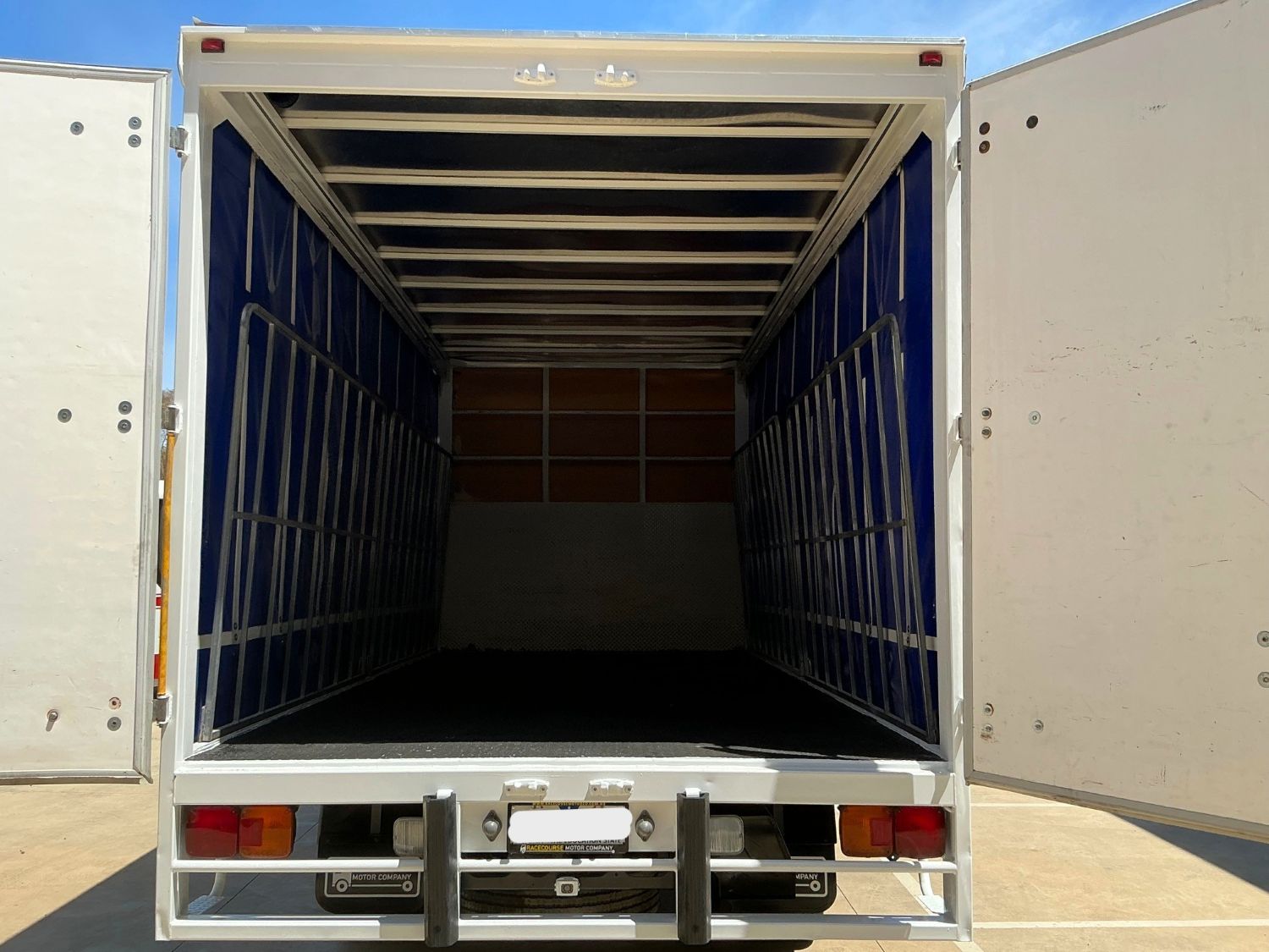 2015 HINO FC 500 CURTAINSIDER