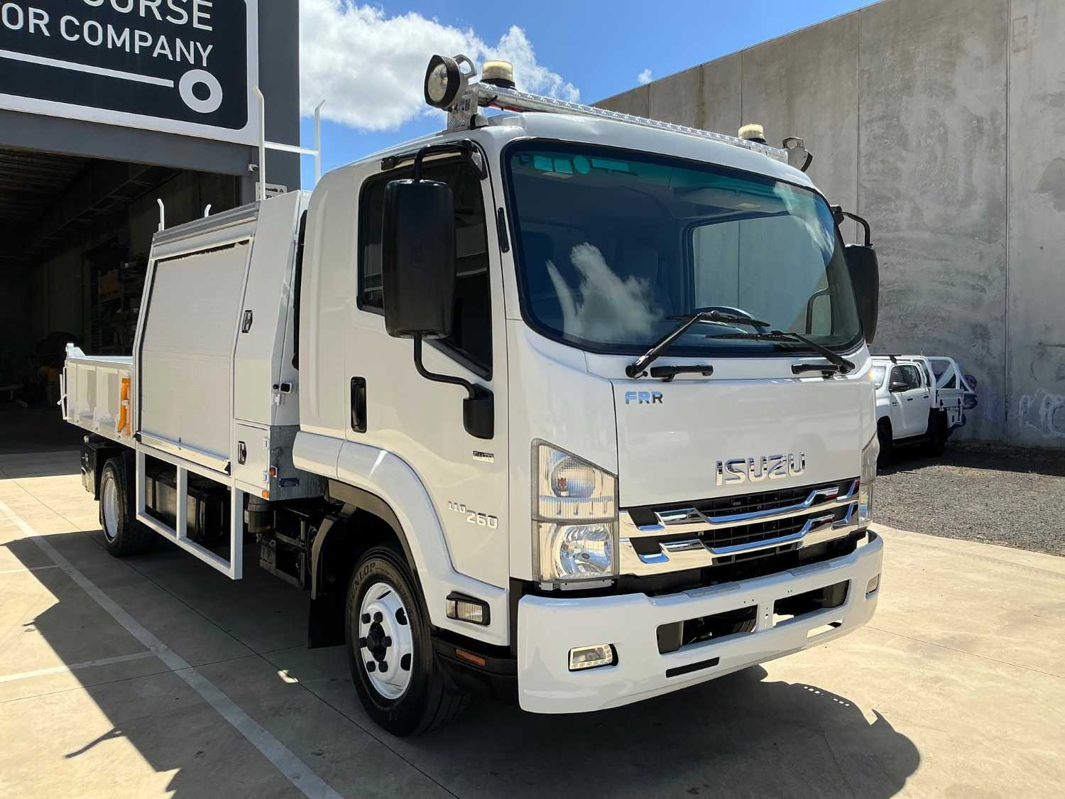 2016 ISUZU FRR110-260 SERVICE BODY