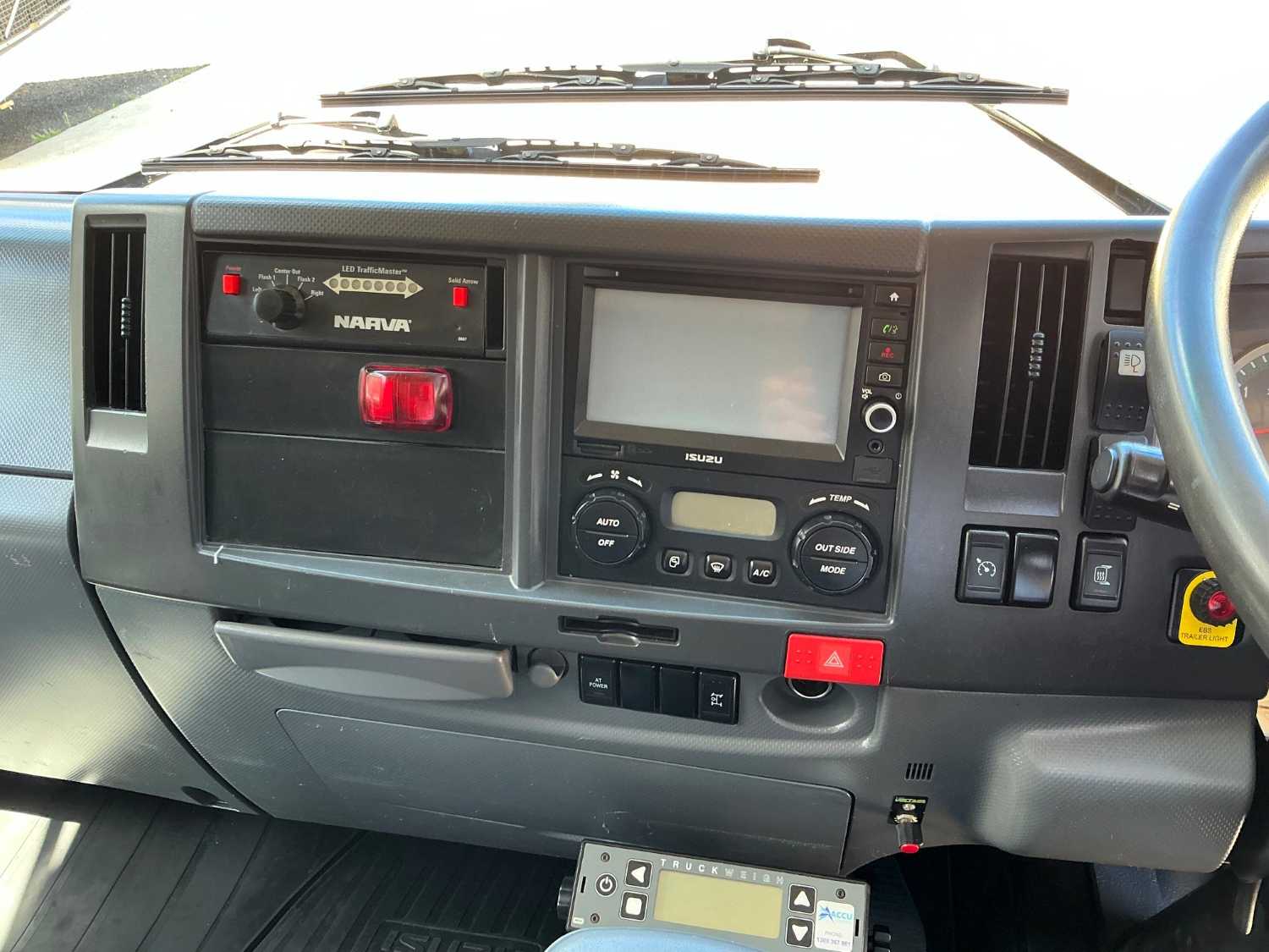 2016 ISUZU FRR110-260 SERVICE BODY