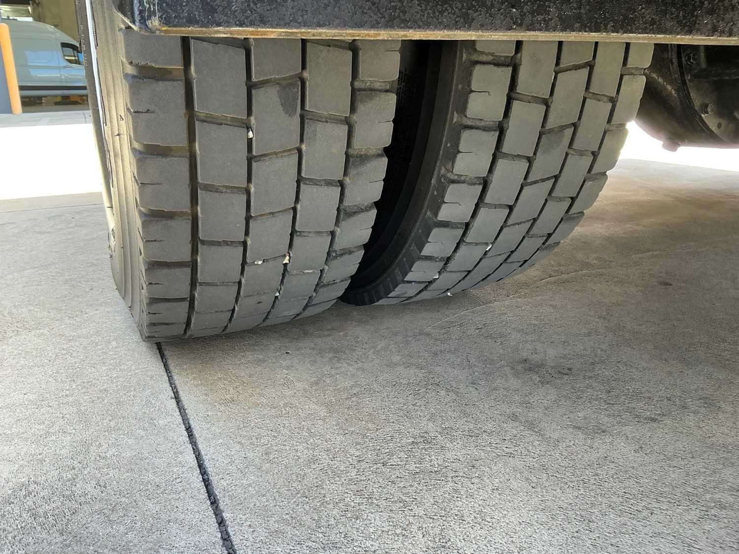 2016 ISUZU FRR110-260 SERVICE BODY