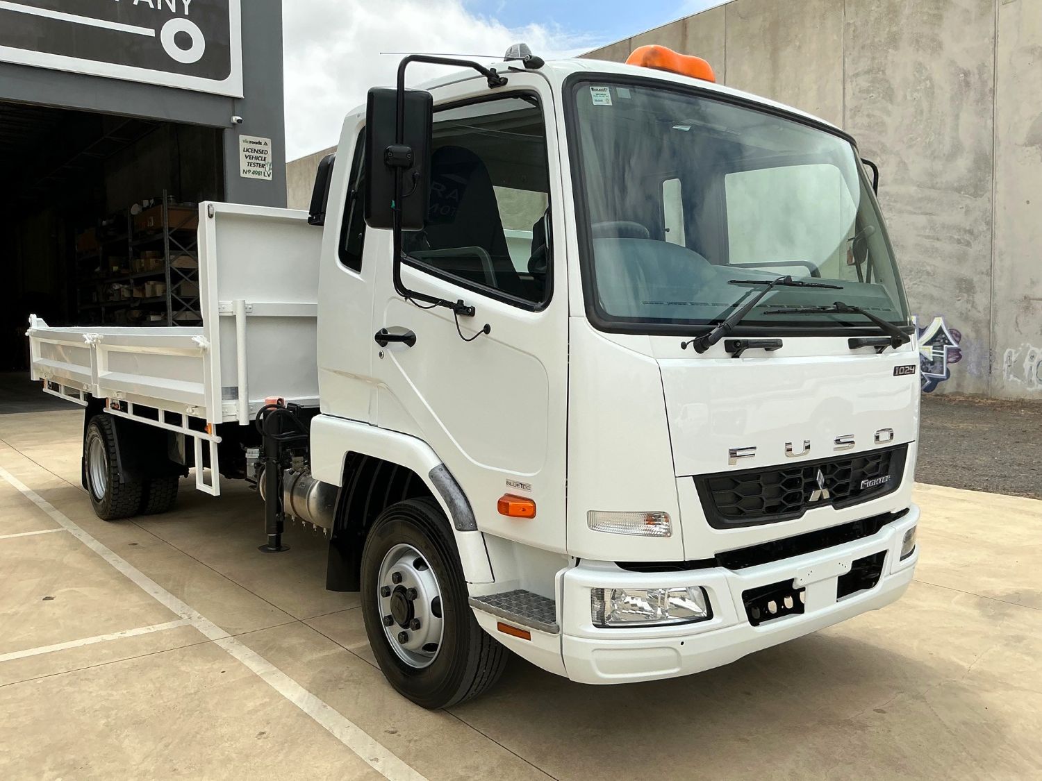 2012 FUSO FIGHTER 1024 TIPPER/CRANE