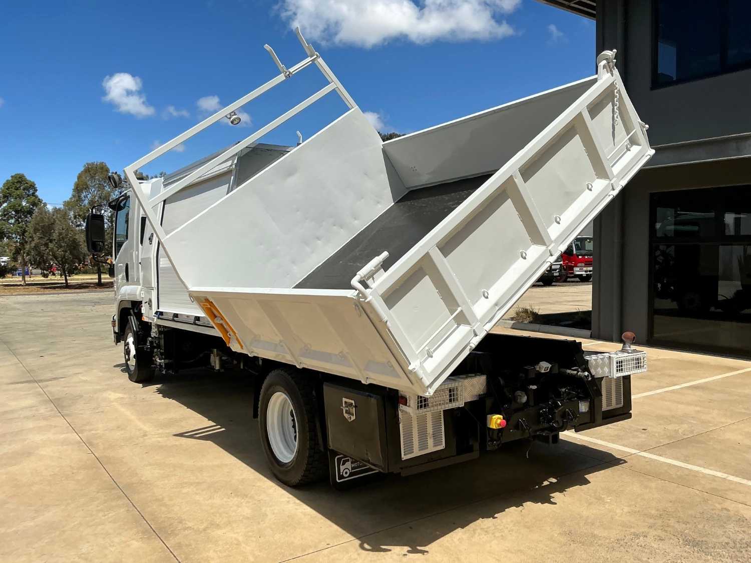 2016 ISUZU FRR110-260 SERVICE BODY