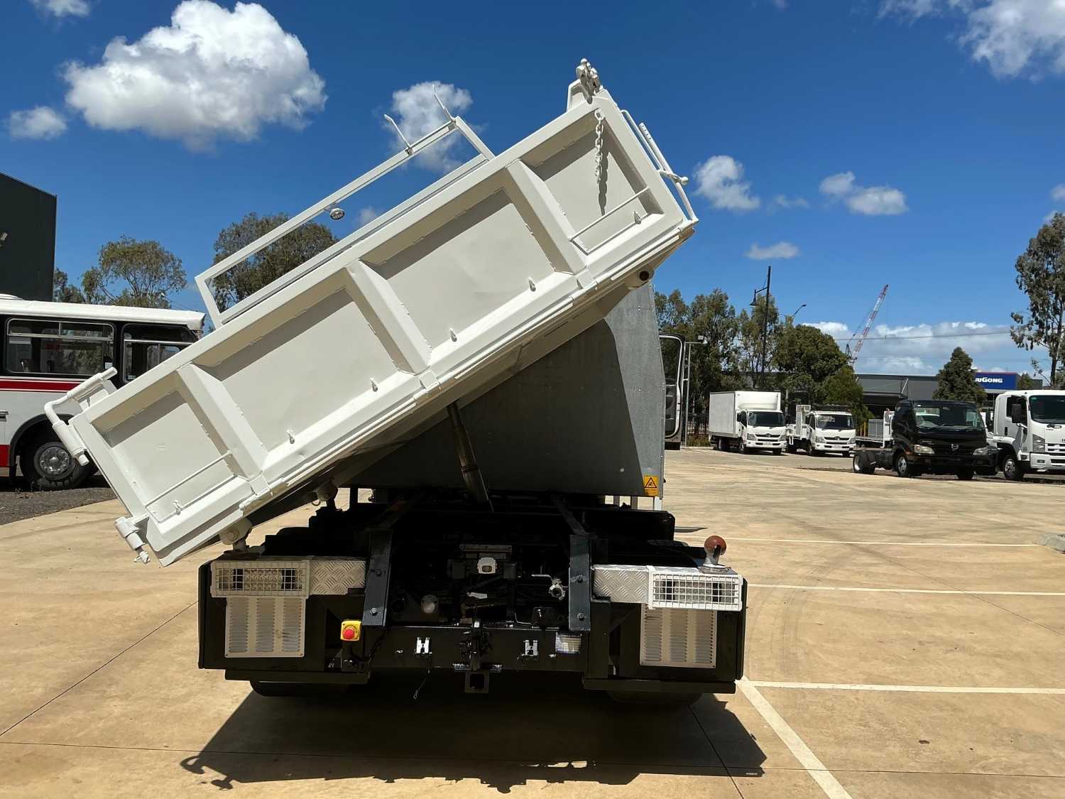 2016 ISUZU FRR110-260 SERVICE BODY