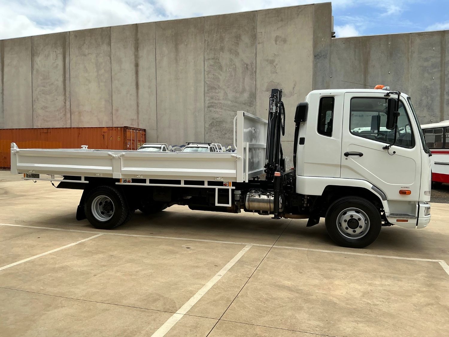 2012 FUSO FIGHTER 1024 TIPPER/CRANE