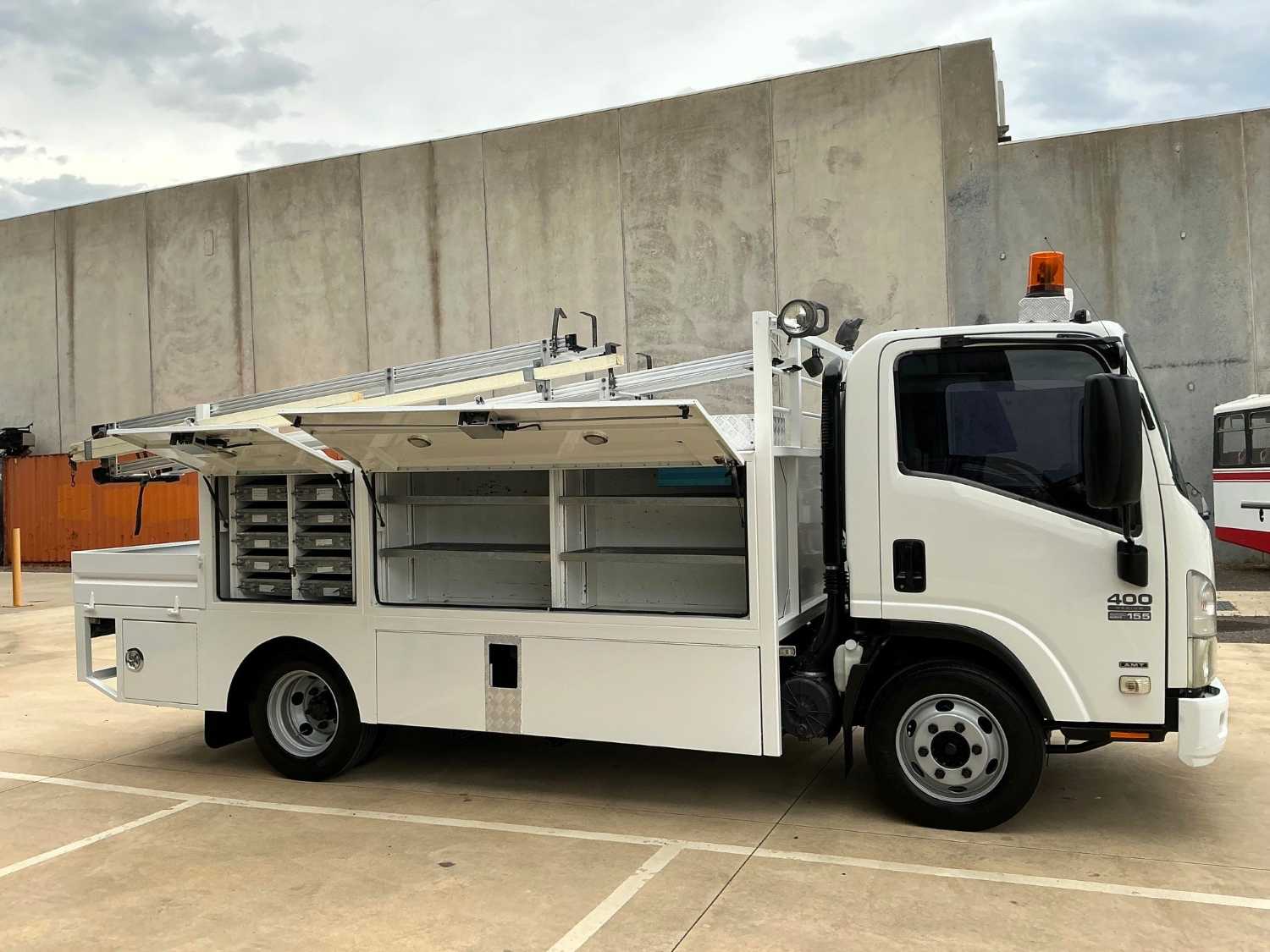 2009 ISUZU NPR400 SERVICE VEHICLE