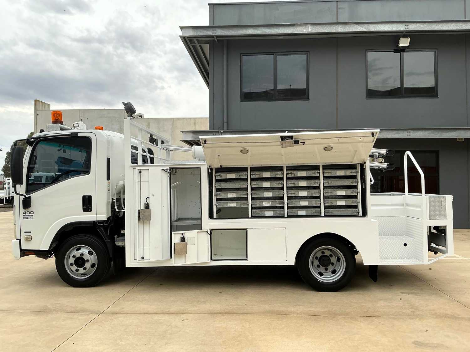 2009 ISUZU NPR400 SERVICE VEHICLE