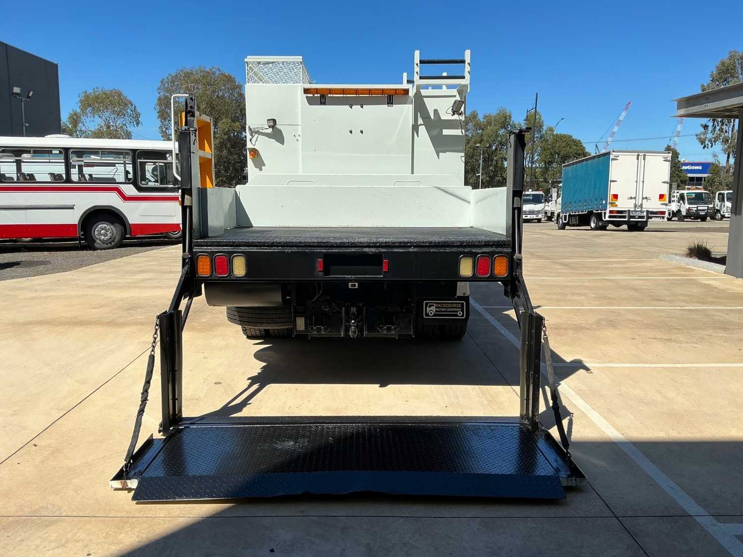 2014 FUSO FIGHTER SERVICE BODY