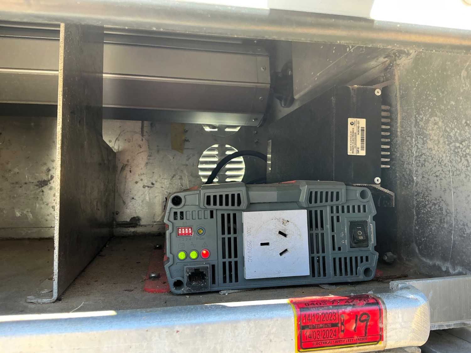 2014 FUSO FIGHTER SERVICE BODY