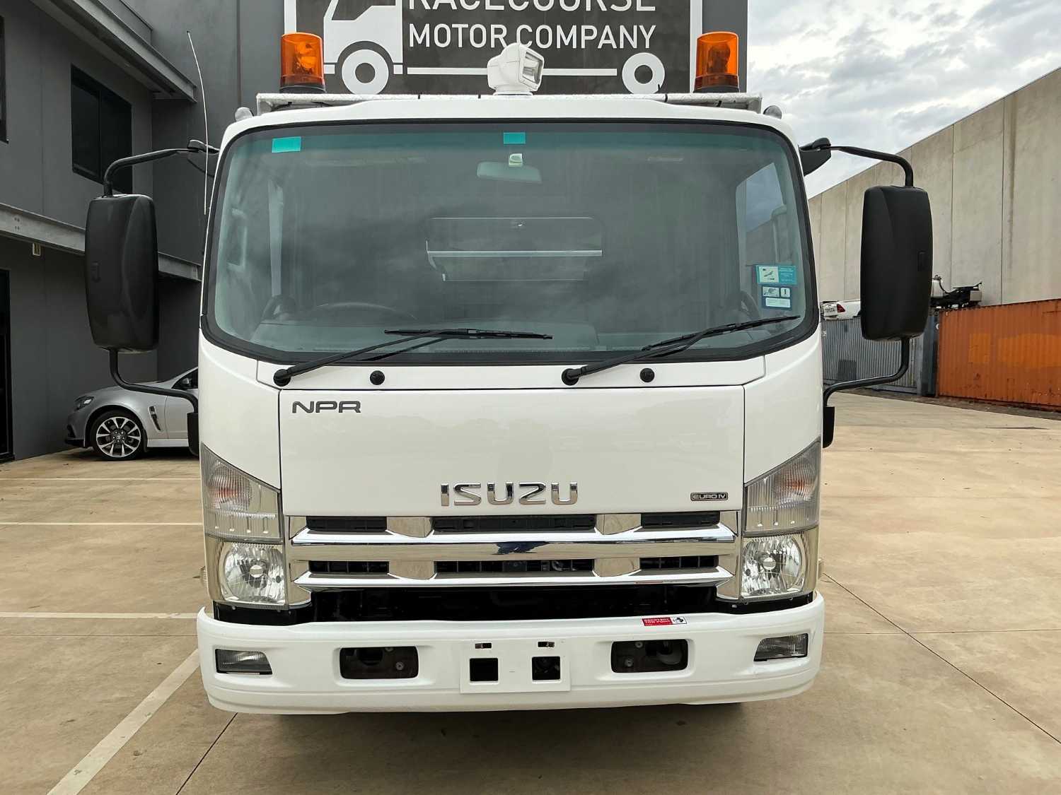 2009 ISUZU NPR400 SERVICE VEHICLE