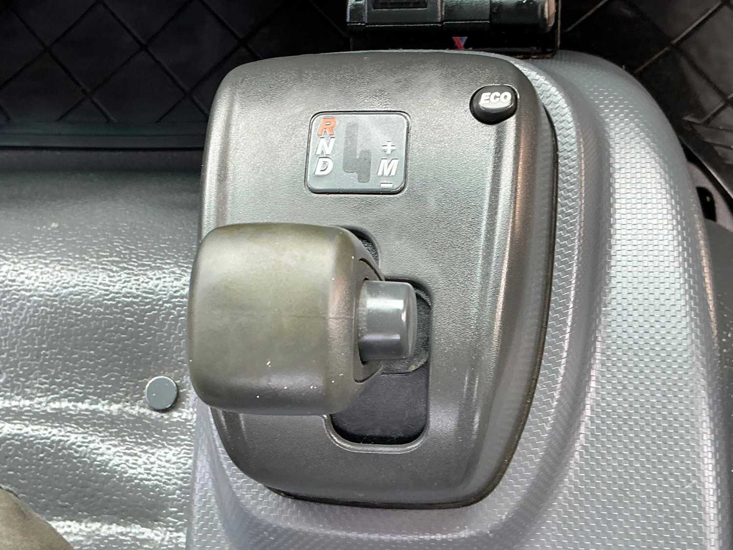 2009 ISUZU NPR400 SERVICE VEHICLE