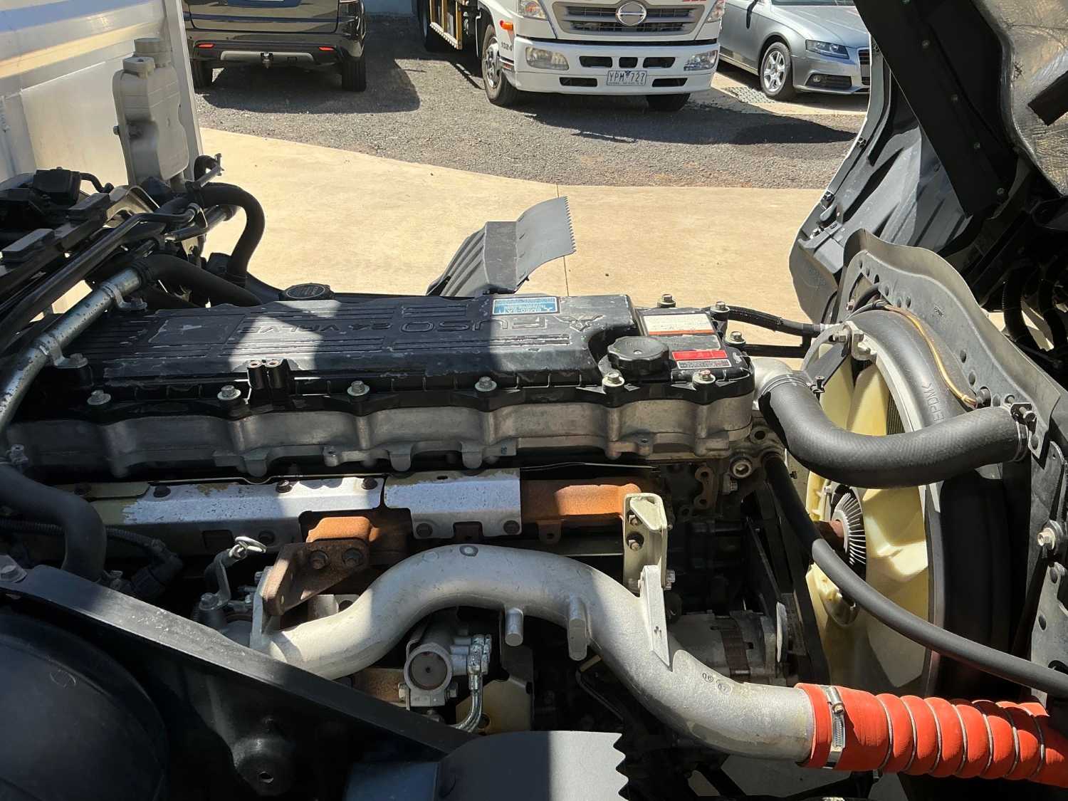 2014 FUSO FIGHTER SERVICE BODY