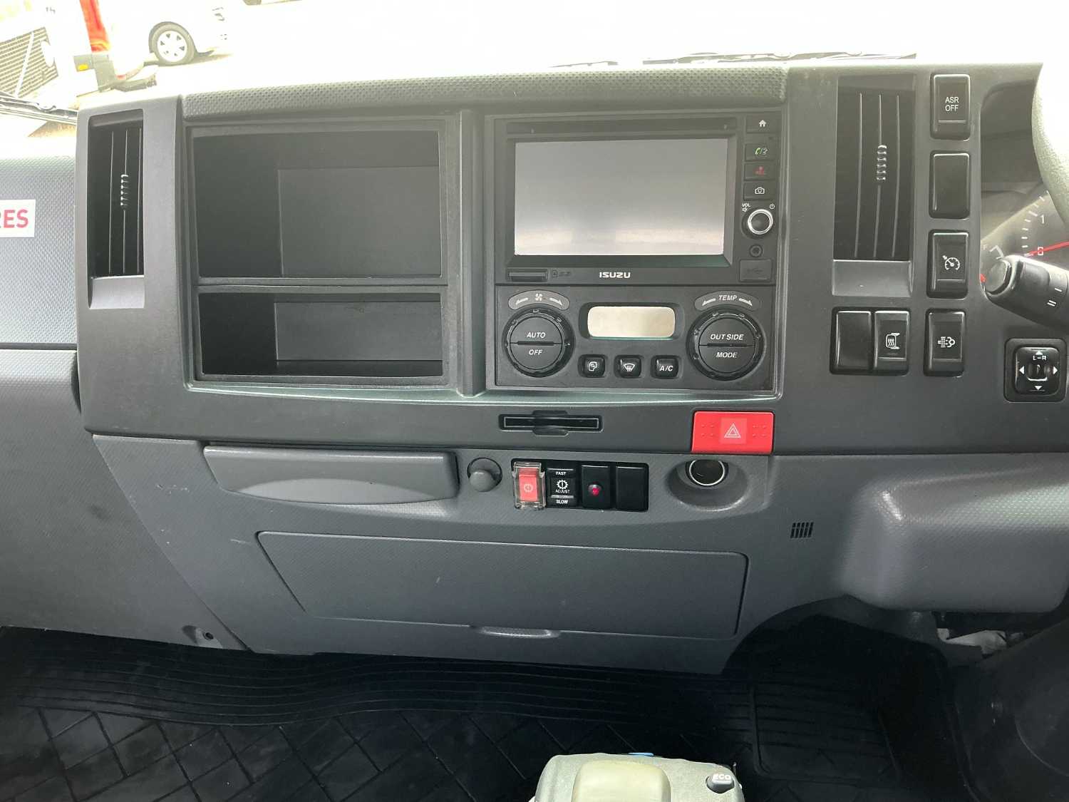 2009 ISUZU NPR400 SERVICE VEHICLE