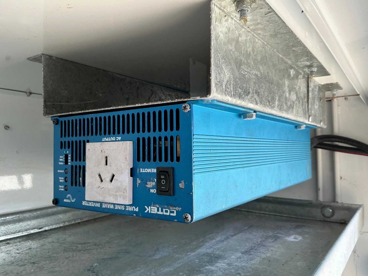 2009 ISUZU NPR400 SERVICE VEHICLE