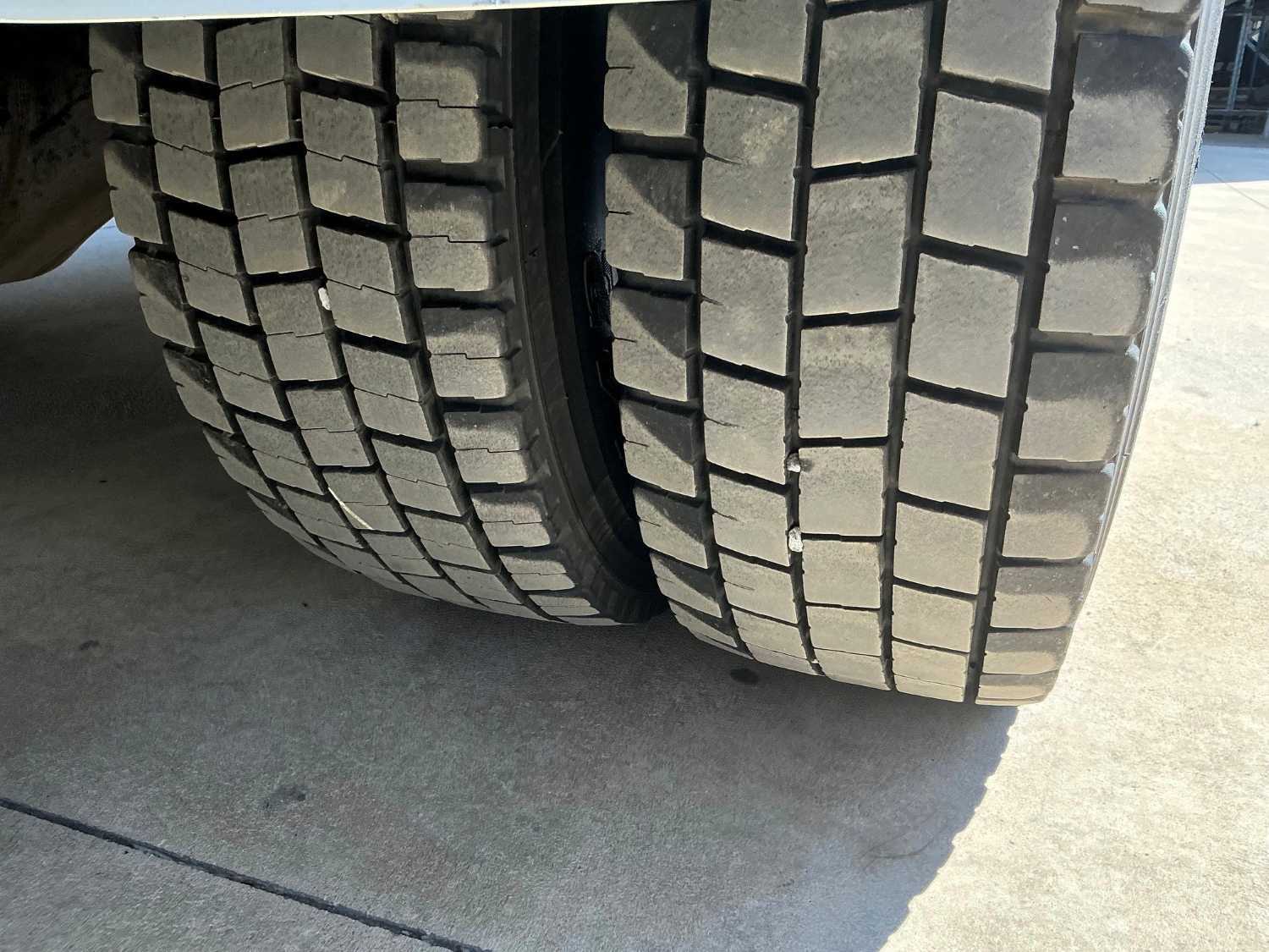 2014 FUSO FIGHTER SERVICE BODY