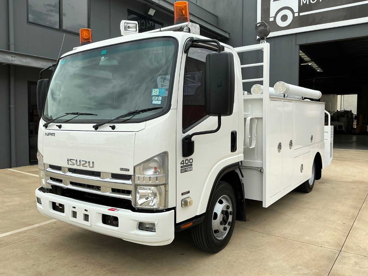 2009 ISUZU NPR400 SERVICE VEHICLE
