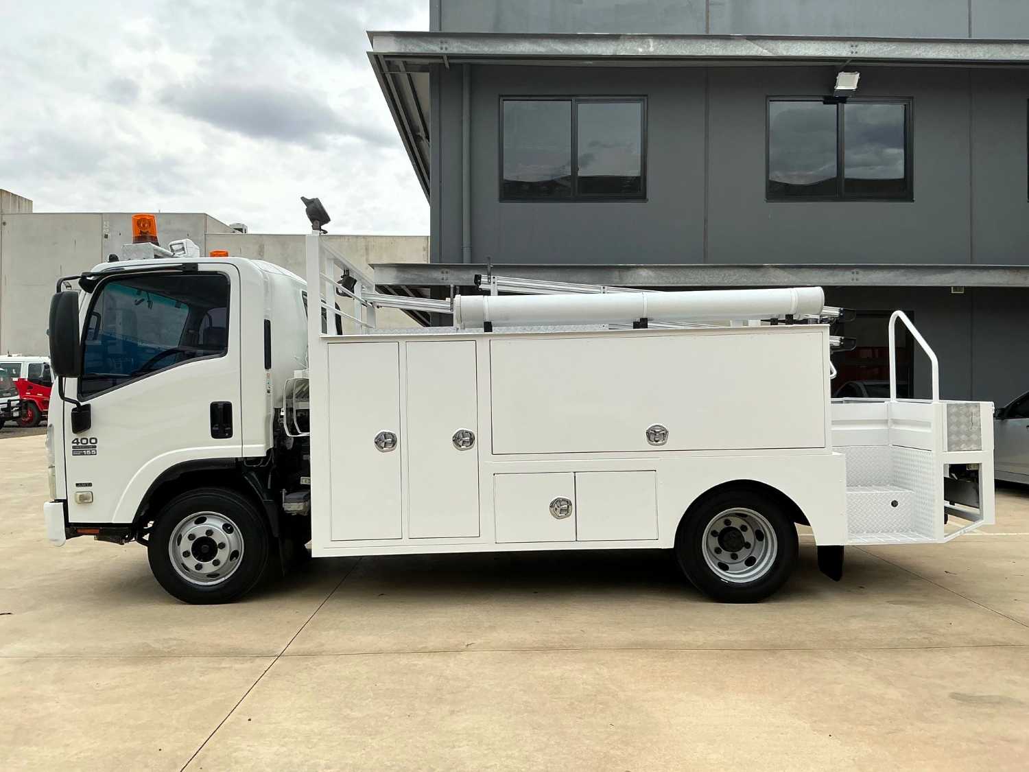 2009 ISUZU NPR400 SERVICE VEHICLE