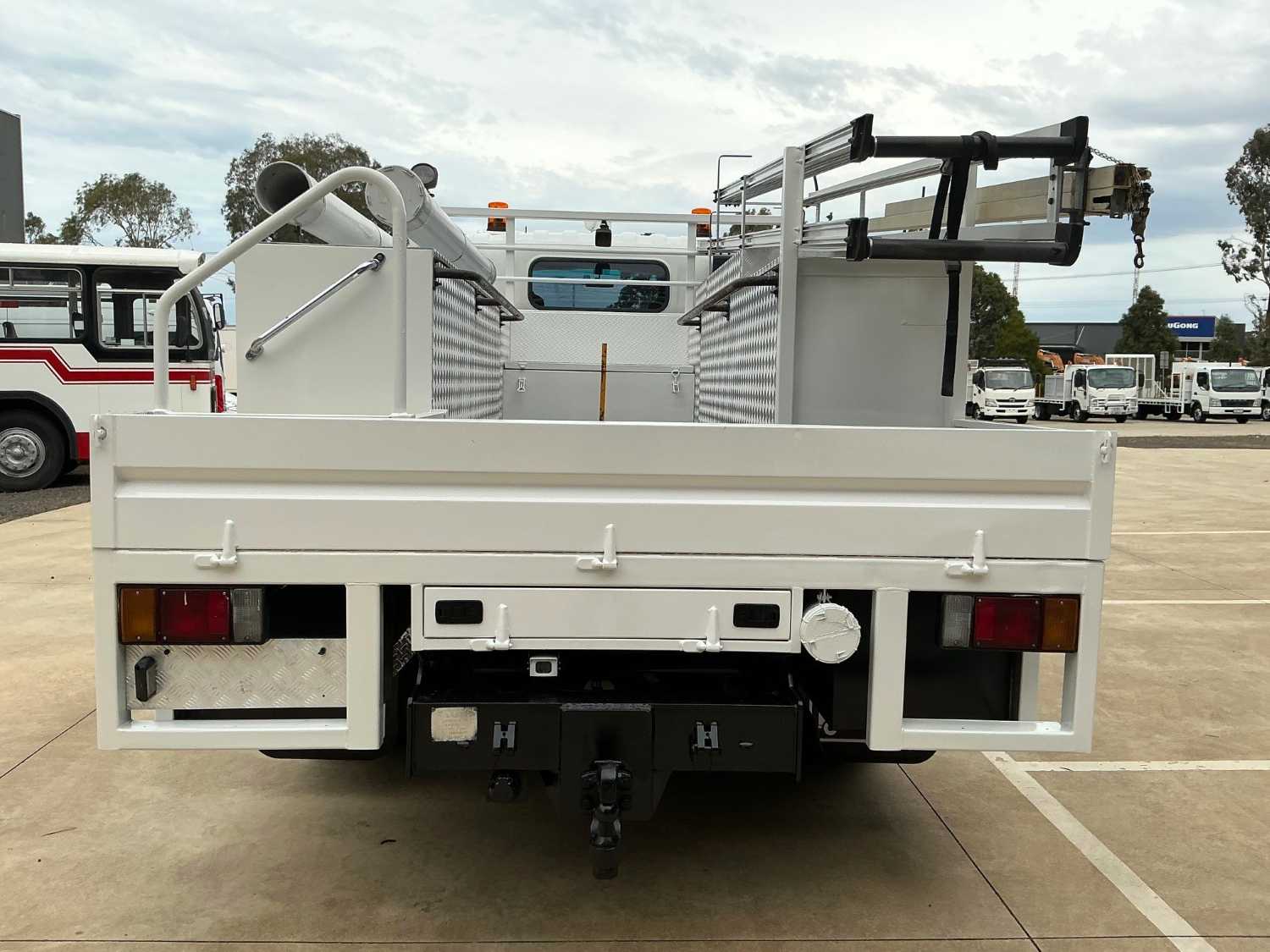 2009 ISUZU NPR400 SERVICE VEHICLE