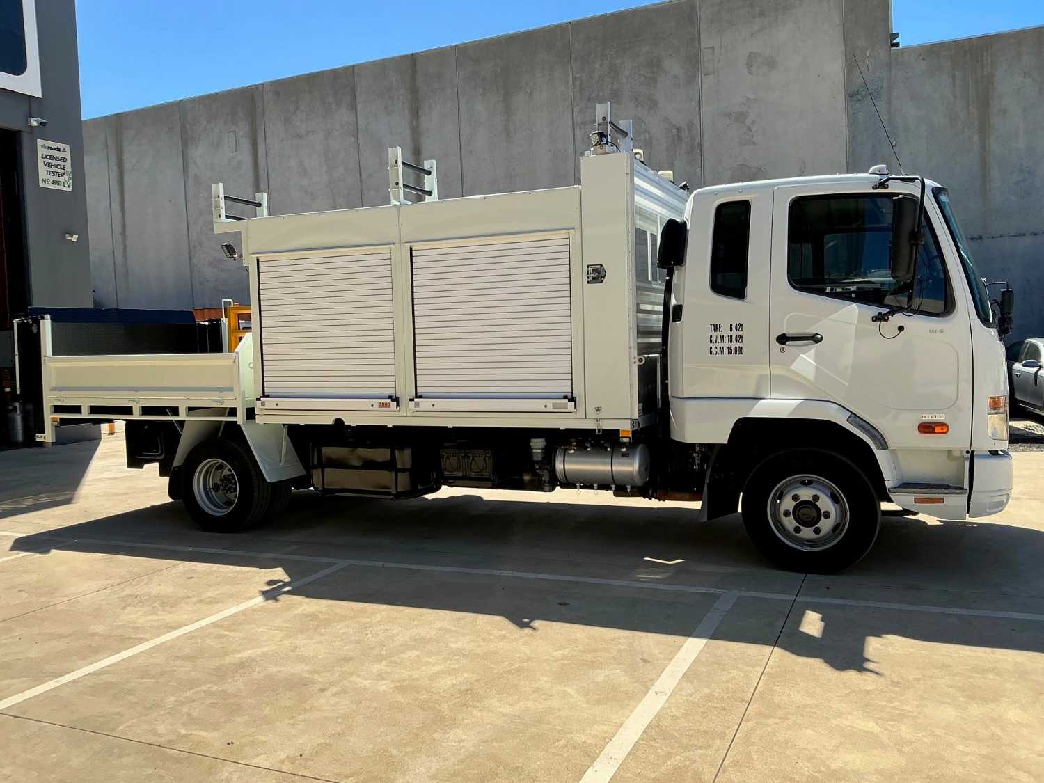 2014 FUSO FIGHTER SERVICE BODY